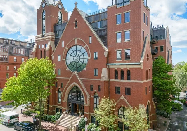 Homes for sale in Boston, MA | 2 Clarendon St #302, Boston, MA 02116 | MLS# 73526457