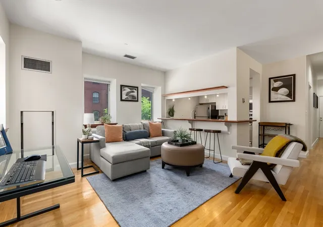 Homes for sale in Boston, MA | 2 Clarendon St #302, Boston, MA 02116 | MLS# 73526457