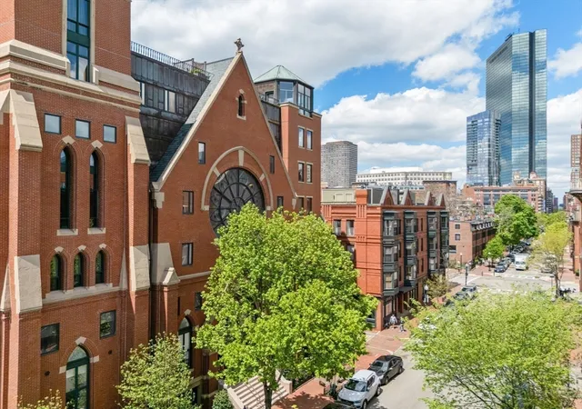 Homes for sale in Boston, MA | 2 Clarendon St #302, Boston, MA 02116 | MLS# 73526457