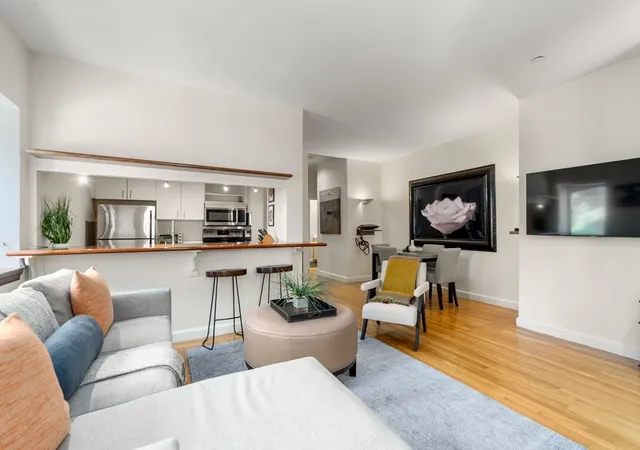 Homes for sale in Boston, MA | 2 Clarendon St #302, Boston, MA 02116 | MLS# 73526457
