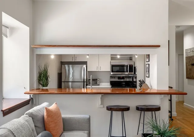 Homes for sale in Boston, MA | 2 Clarendon St #302, Boston, MA 02116 | MLS# 73526457