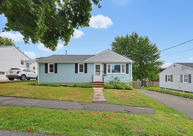 2nd image of 7 Haskell Pl, Peabody, MA 01960 | MLS# 73567945