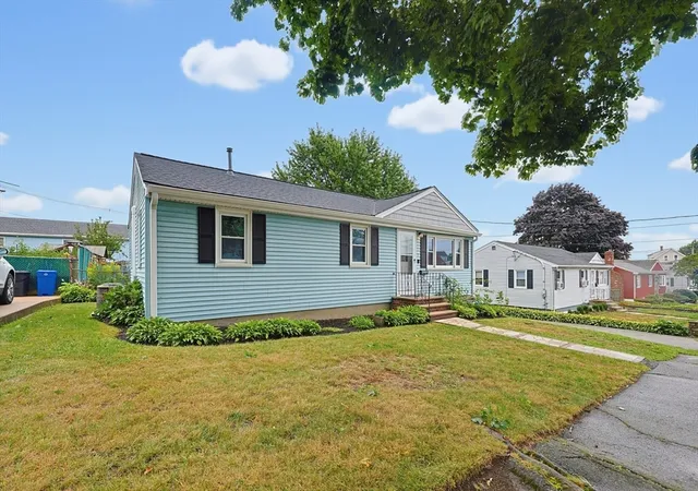 3rd image of 7 Haskell Pl, Peabody, MA 01960 | MLS# 73567945