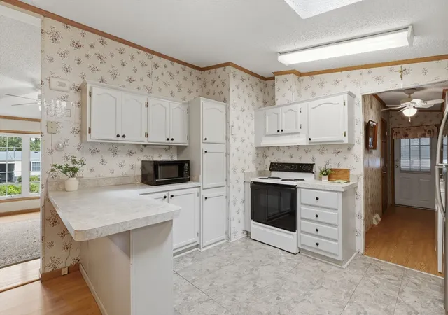 3rd image of 33 Bayberry Dr, Gardner, MA 01440 | MLS# 73560107