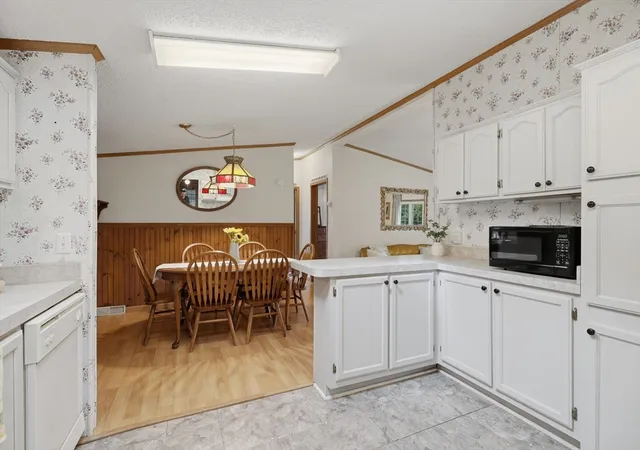 4th image of 33 Bayberry Dr, Gardner, MA 01440 | MLS# 73560107