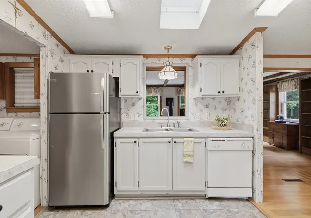 5th image of 33 Bayberry Dr, Gardner, MA 01440 | MLS# 73560107