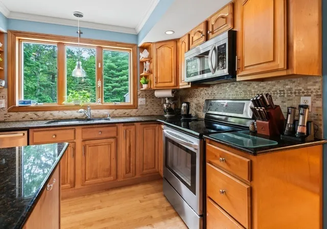 Photo 4 of Sale Pending at 9 Santom St, Auburn, MA 01501 | MLS# 73494209 | Listing updated on 2026-04-08