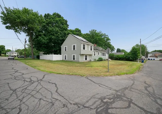 3rd image of 72 Mayfield St, Seekonk, MA 02771 | MLS# 73536712