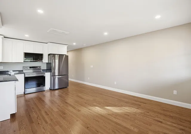 Listing Photo 4 - Condo for sale in building located at 479 Washington St, Haverhill, MA 01832 - Unit #479