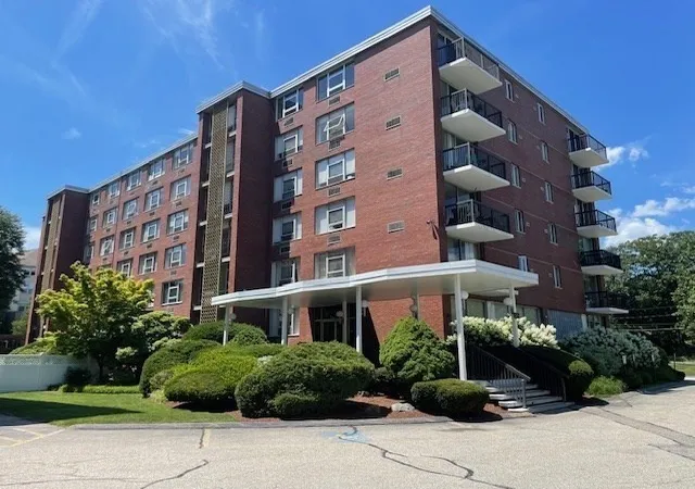 2nd image of 20 Hammond Pond Pkwy #208, Chestnut Hill, MA 02467 | MLS# 73547754