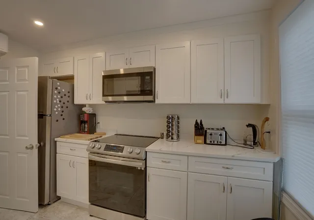 4th image of 1 Glenwood St #2, Malden, MA 02148 | MLS# 73541385
