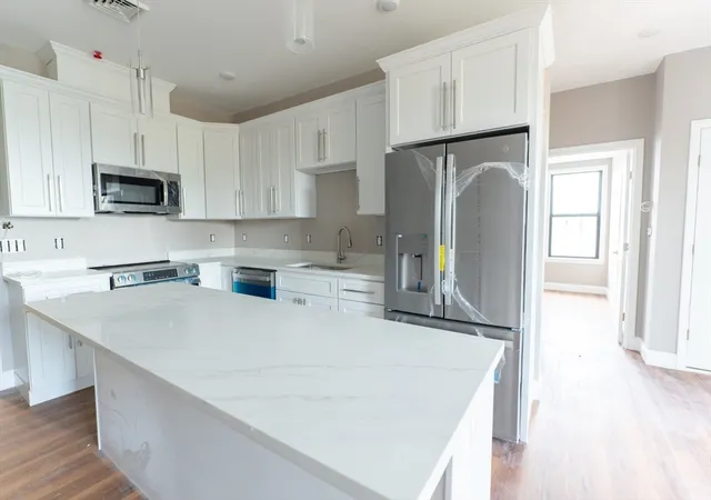 Condominium at 13 Nahant Street #4E, Lynn, MA 01902 | MLS# 73284154 | | Sold on 2025-04-11
