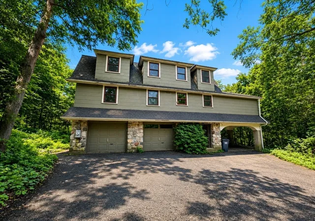 2nd image of 138 Sunset Ave, Amherst, MA 01002 | MLS# 73557208