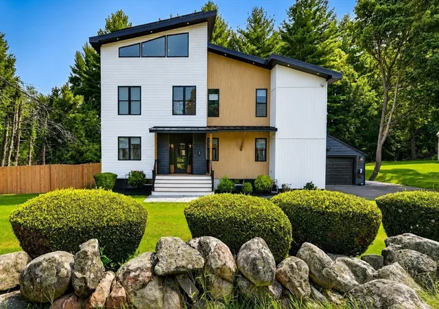1st image of 409 Pearl St, Reading, MA 01867 | MLS# 73567200