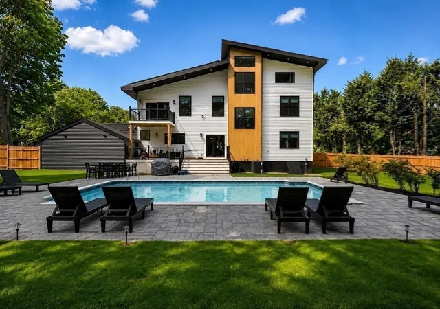 2nd image of 409 Pearl St, Reading, MA 01867 | MLS# 73567200