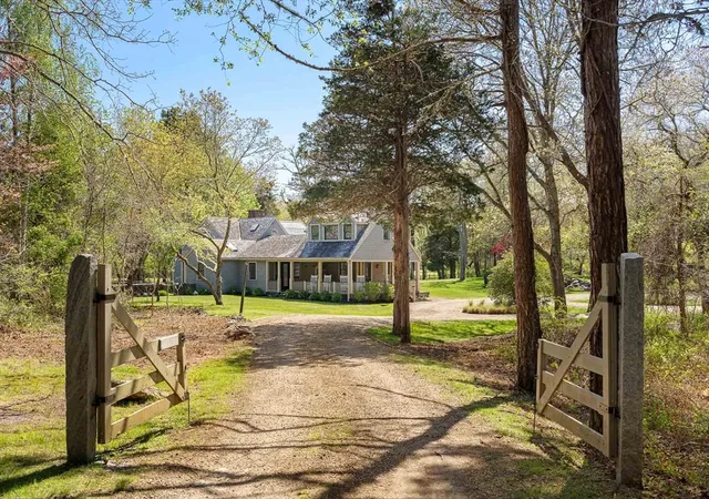 2nd image of 15 Tamarack Lane, Oak Bluffs, MA 02557 | MLS# 73522816
