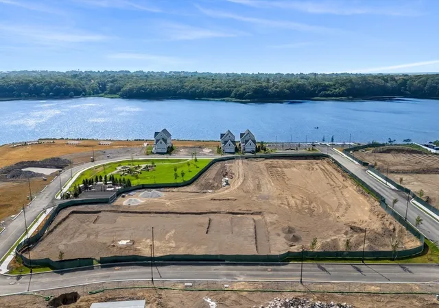 3rd image of 141 East Point Dr #406, East Providence, RI 02916 | MLS# 73467856