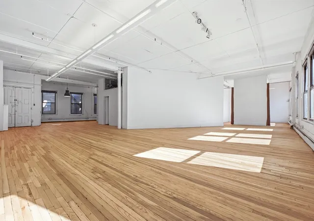 Photo 4 of Sale Pending at 118 South St #4AB, Boston, MA 02111 | MLS# 73564457 | Listing updated on 2026-09-16