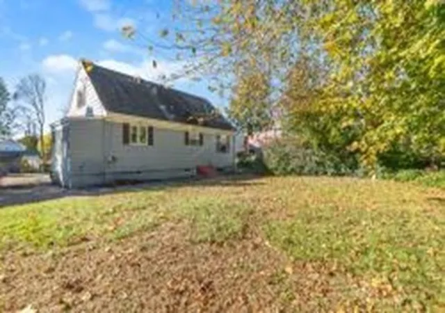 Homes for sale in Somerset, MA | 30 Gray St, Somerset, MA 02726 | MLS# 73490301