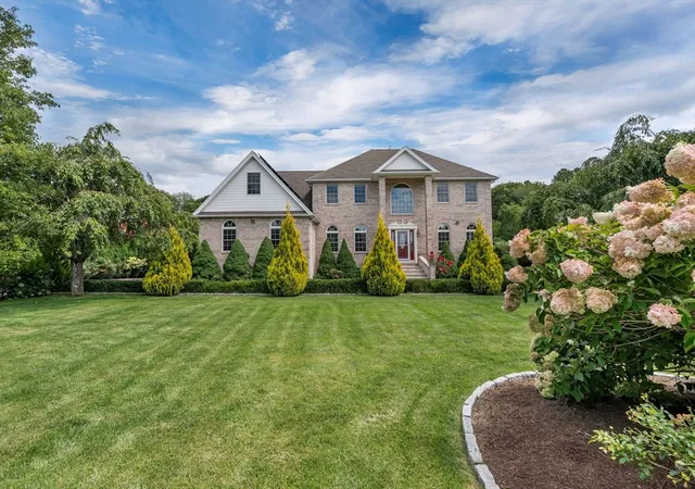 Photo 2 of Sale Pending at 18 Steeple Ln, Lincoln, RI 02865 | MLS# 73566983 | Listing updated on 2026-09-08