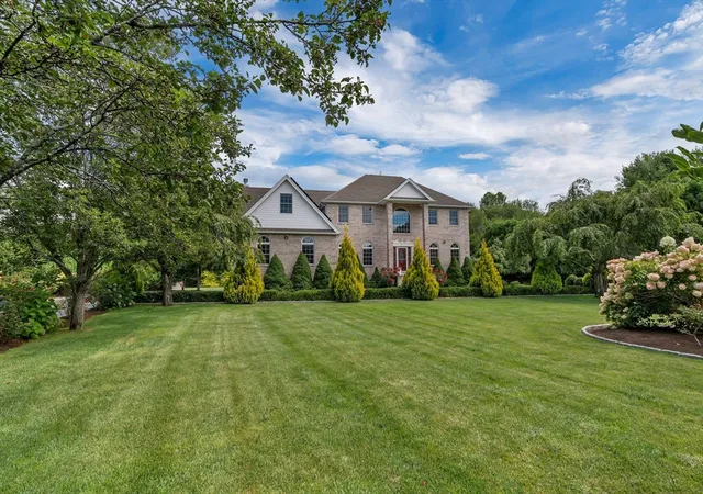 Photo 3 of Sale Pending at 18 Steeple Ln, Lincoln, RI 02865 | MLS# 73566983 | Listing updated on 2026-09-08