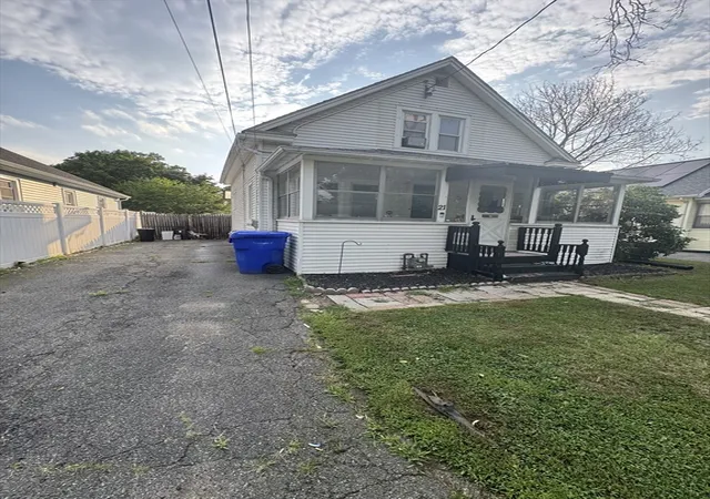Homes for sale in Springfield, MA | 21 Fullerton St, Springfield, MA 01151 | MLS# 73547733