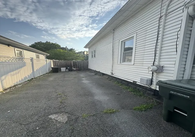 Homes for sale in Springfield, MA | 21 Fullerton St, Springfield, MA 01151 | MLS# 73547733