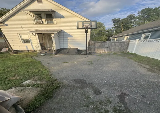 Homes for sale in Springfield, MA | 21 Fullerton St, Springfield, MA 01151 | MLS# 73547733
