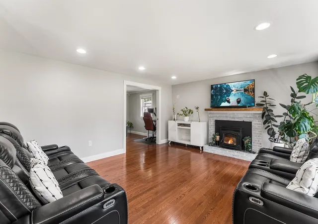 Photo 4 of Sale Pending at 33 S Walnut St, Mansfield, MA 02048 | MLS# 73561818 | Listing updated on 2026-09-02