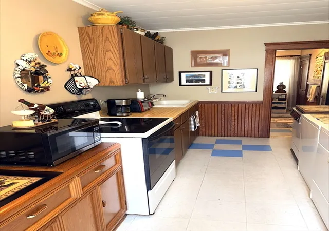 4th image of 10 Eddy St, Webster, MA 01570 | MLS# 73561218