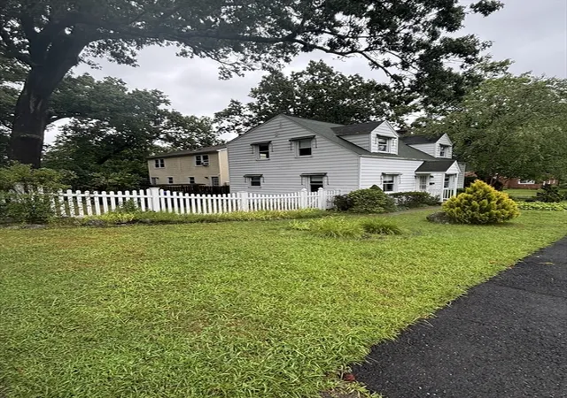 2nd image of 137 Appleton St, Springfield, MA 01108 | MLS# 73559024
