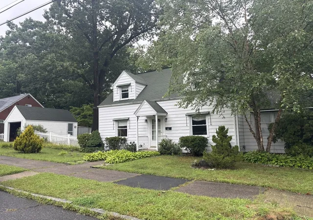3rd image of 137 Appleton St, Springfield, MA 01108 | MLS# 73559024