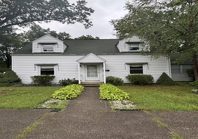 4th image of 137 Appleton St, Springfield, MA 01108 | MLS# 73559024