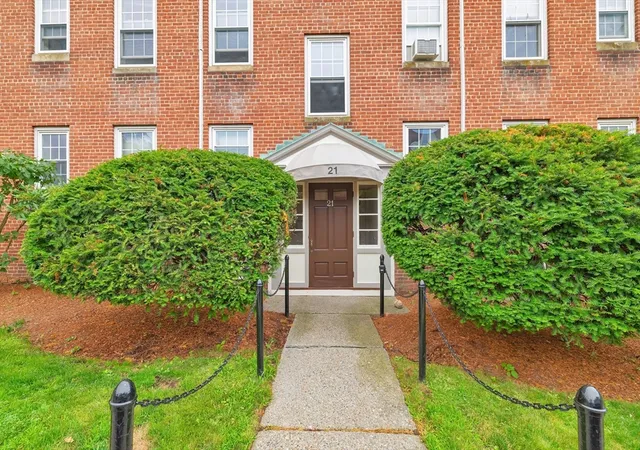2nd image of 21 Englewood Ave, Brookline, MA 02445