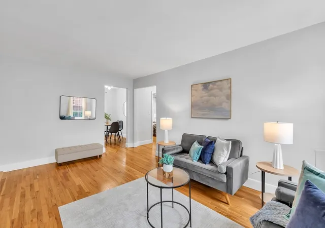 1st image of 21 Englewood Ave #2, Brookline, MA 02445 | MLS# 73551258