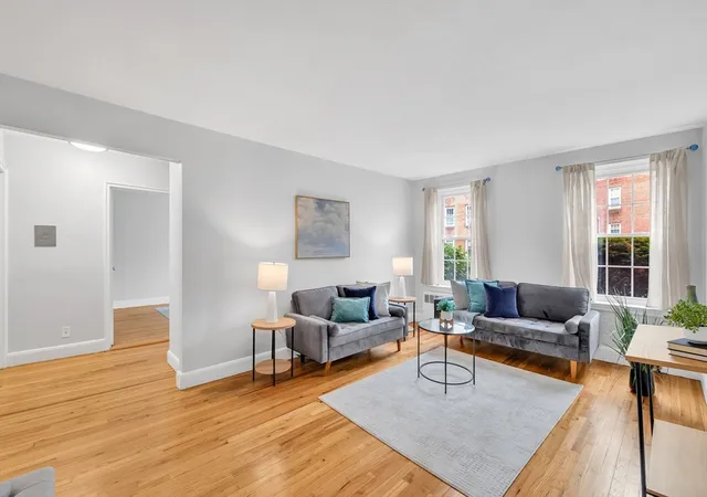 2nd image of 21 Englewood Ave #2, Brookline, MA 02445 | MLS# 73551258