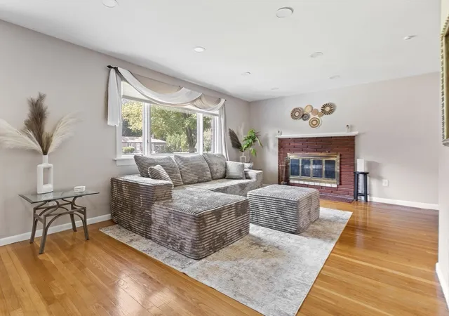 3rd image of 27 Lyman Rd, Framingham, MA 01701 | MLS# 73568181