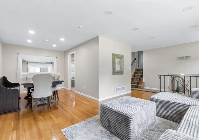 5th image of 27 Lyman Rd, Framingham, MA 01701 | MLS# 73568181