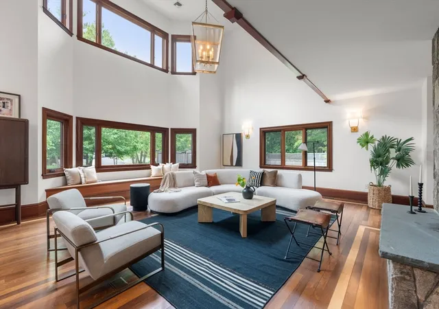 4th image of 11 Haven Street, Dover, MA 02030 | MLS# 73525108