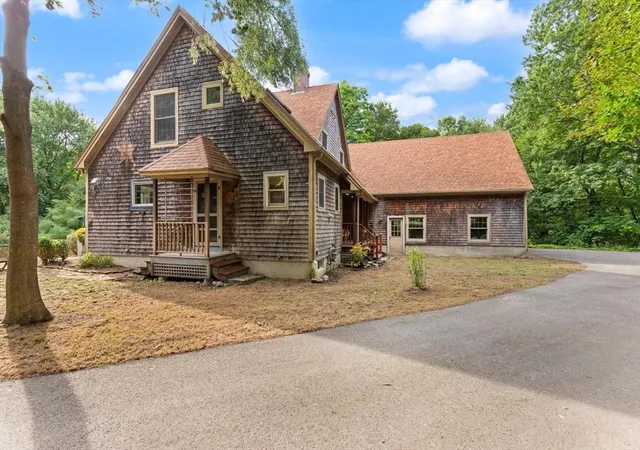 Photo 4 of Sale Pending at 225 Westford St, Chelmsford, MA 01824 | MLS# 73569731 | Listing updated on 2026-10-05