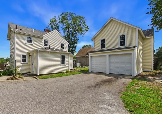Photo 3 of Single family home for sale at 398 Main St, Wareham, MA 02571 | MLS# 73563796 | Listing updated on 2026-09-18