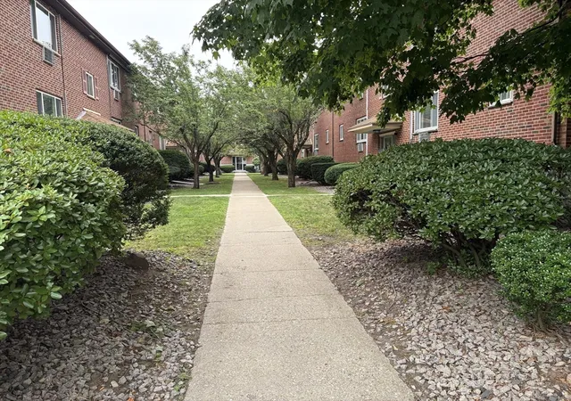 2nd image of 50 Bryon Road #4, Chestnut Hill, MA 02467 | MLS# 73550813