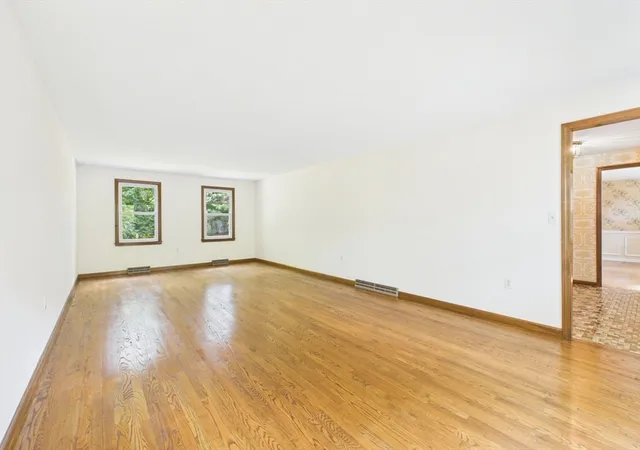 5th image of 500 Inverness Ln, Longmeadow, MA 01106 | MLS# 73544224
