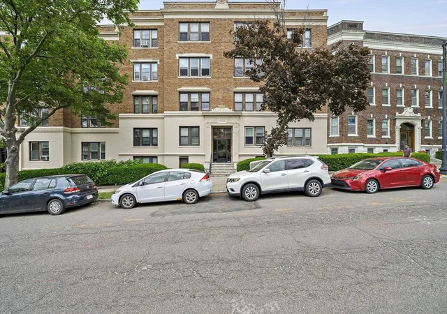2nd image of 1651-1653 Cmnwlth Ave Condo, Brighton, MA 02135