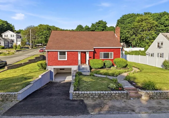Homes for sale in Woburn, MA | 92 Garfield Ave, Woburn, MA 01801 | MLS# 73529755