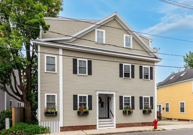 1st image of 123 125 Water St #123, Newburyport, MA 01950 | MLS# 73565846