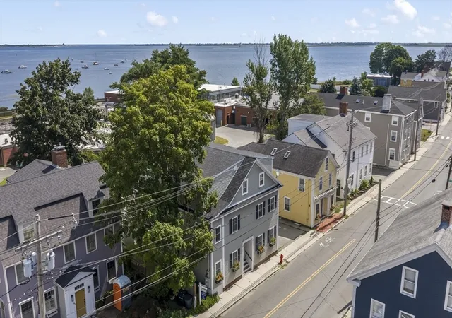 2nd image of 123-125 Water St, Newburyport, MA 01950
