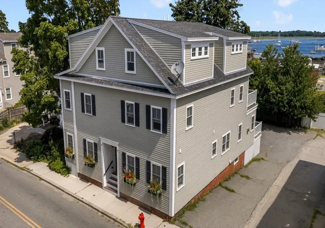 3rd image of 123-125 Water St #123, Newburyport, MA 01950 | MLS# 73565846