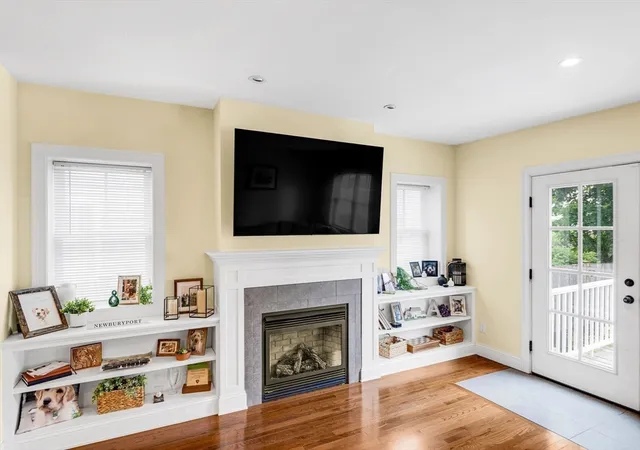 5th image of 123-125 Water St #123, Newburyport, MA 01950 | MLS# 73565846