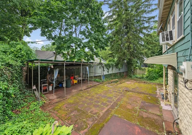 5th image of 204 E Border Rd, Malden, MA 02148 | MLS# 73541281